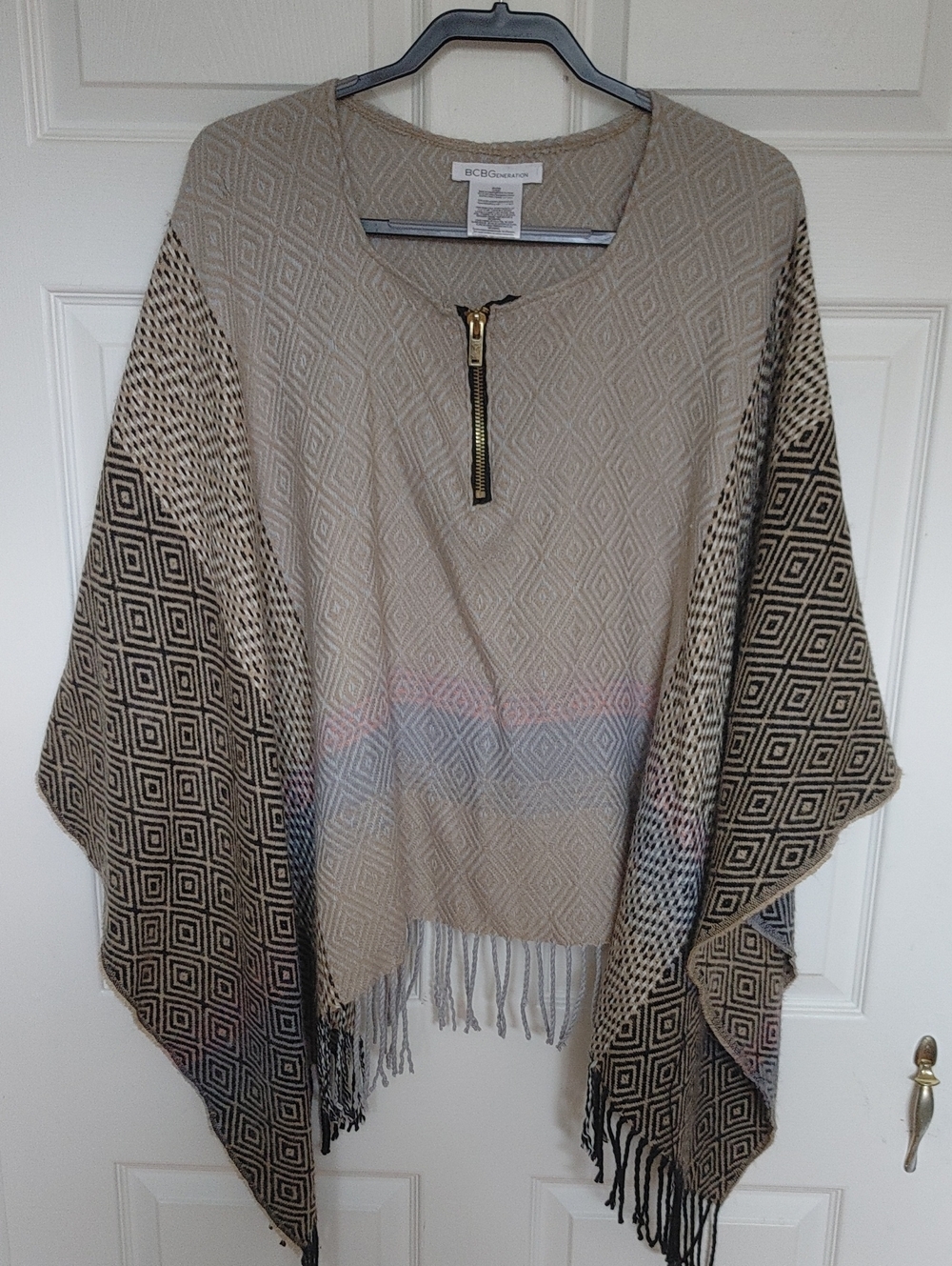 BCBGMaxAzria Beige & Black Diamond Knit Poncho with Zip
